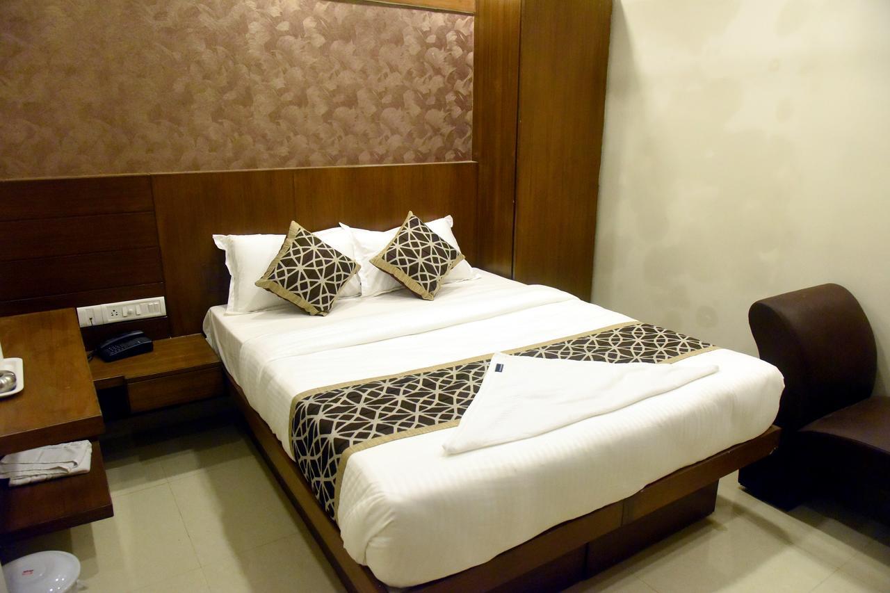 Hotel Olive Grand à Chennai Extérieur photo