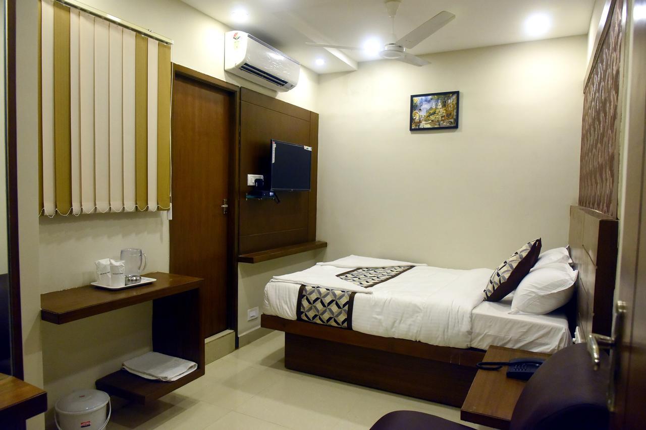 Hotel Olive Grand à Chennai Extérieur photo