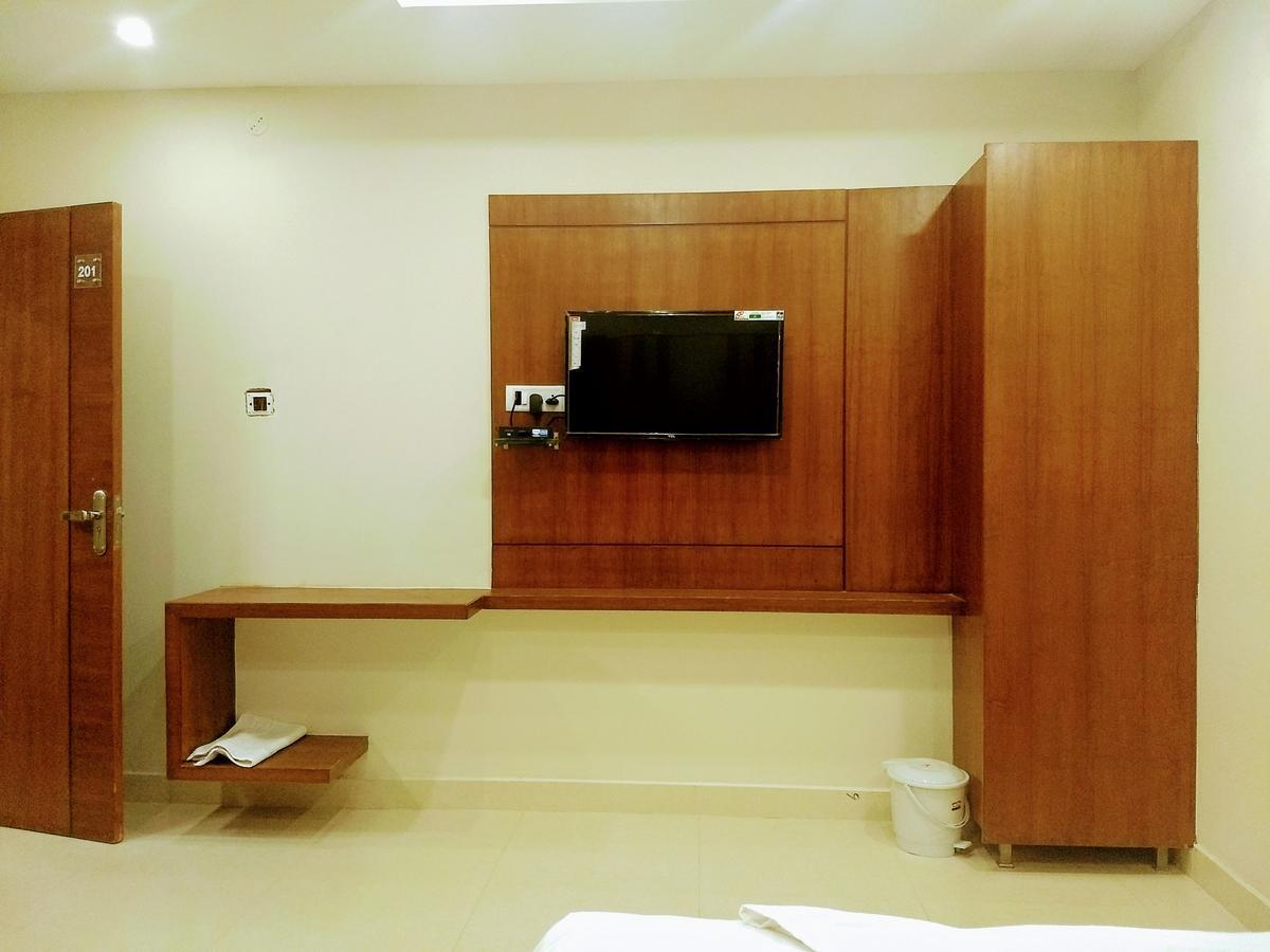 Hotel Olive Grand à Chennai Extérieur photo