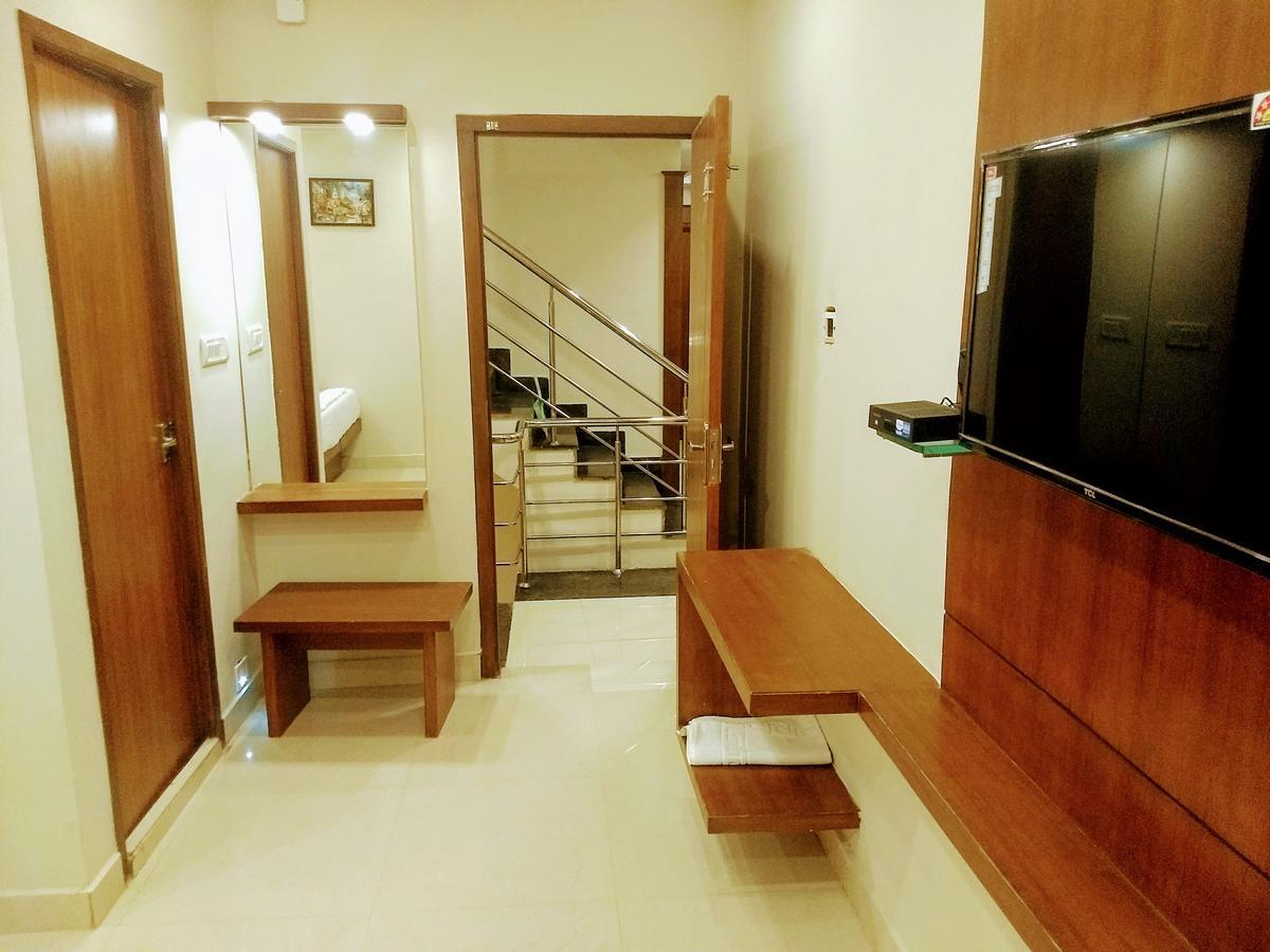 Hotel Olive Grand à Chennai Extérieur photo